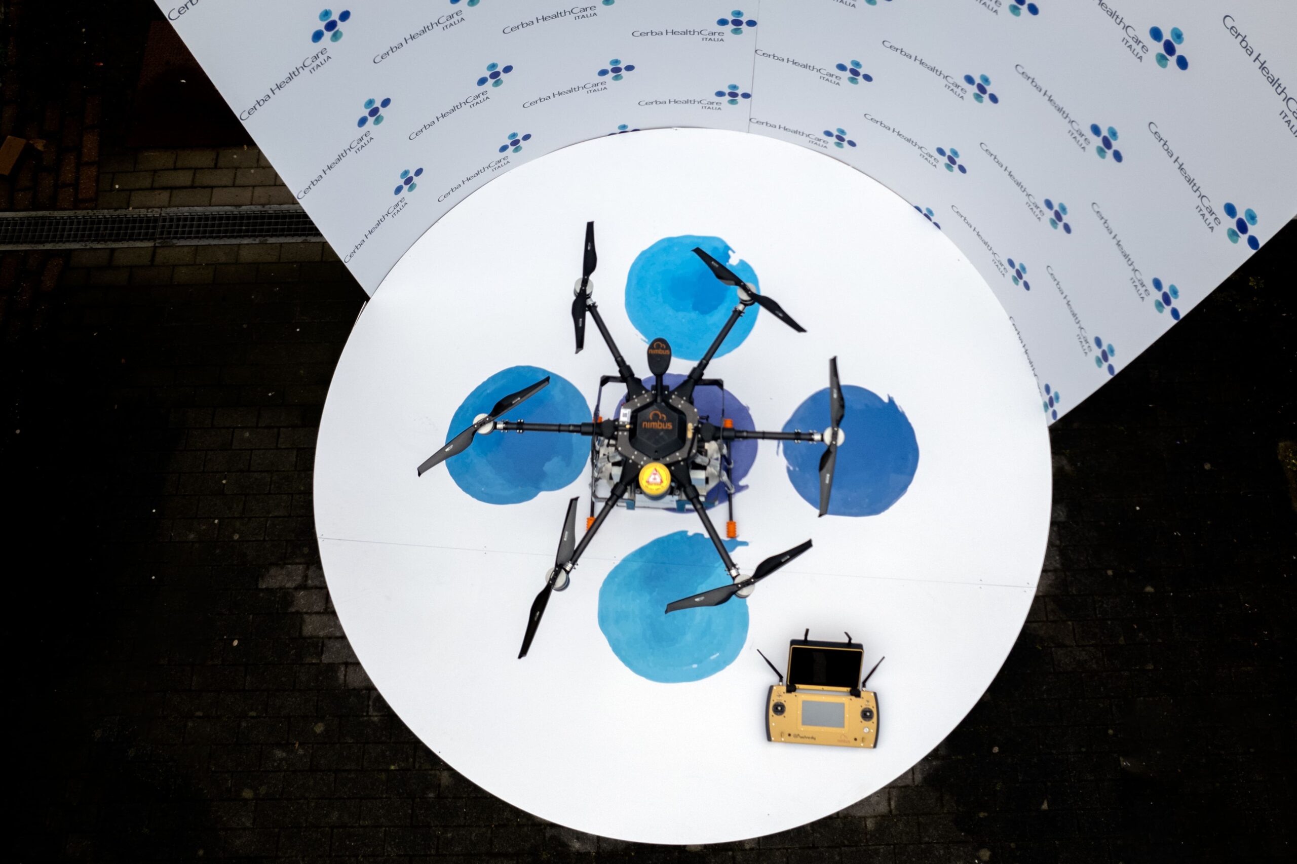 Drone con campioni biologici