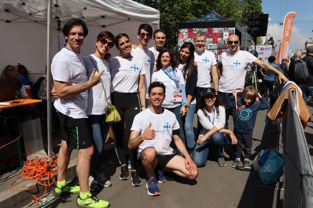 I runner della squadra Cerba HealthCare Italia corrono la Enel Milano Marathon