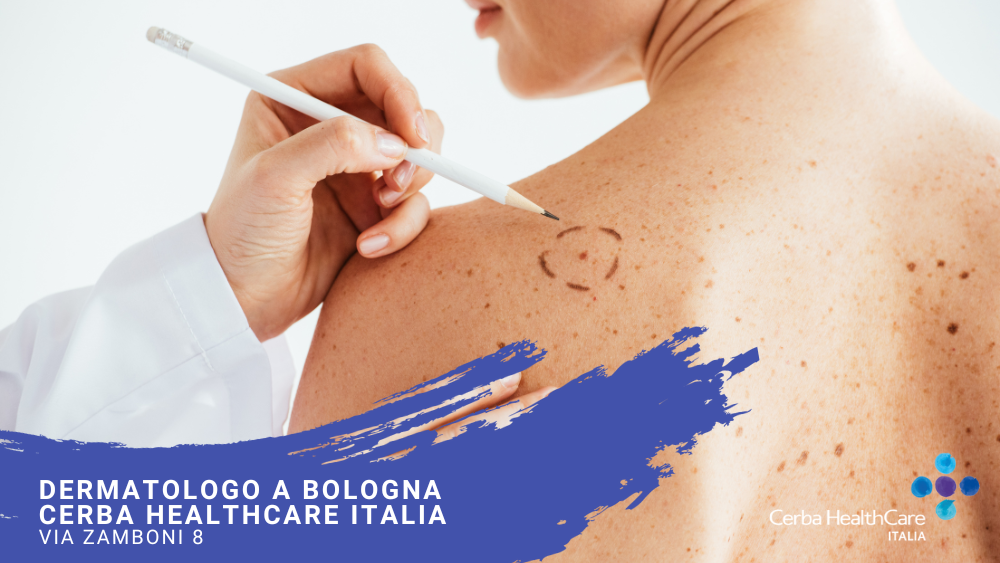 Un Dermatologo visita una pazienta a Bologna nei centri Cerba HealthCare