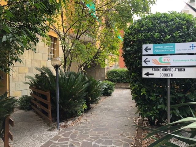 Poliambulatorio Bologna via Mazzini - entrata | Cerba HealthCare Italia esterno