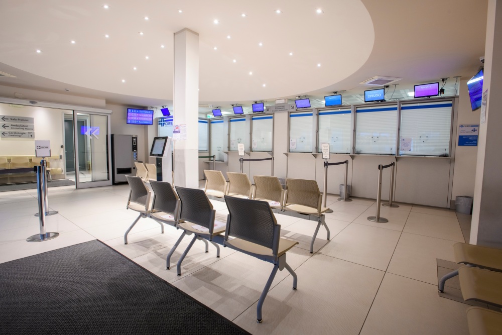 Sala di attesa pazienti del Poliambulatorio Curie Cerba HealthCare Italia