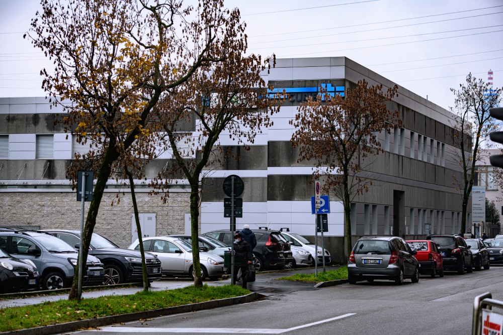 Poliambulatorio Cologno Monzese Curie di Cerba HealthCare Italia vista dalla strada