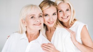 tre donne in diverse fasi della vita, Prevenzione  femminile A ogni età i controlli e le giuste attenzioni