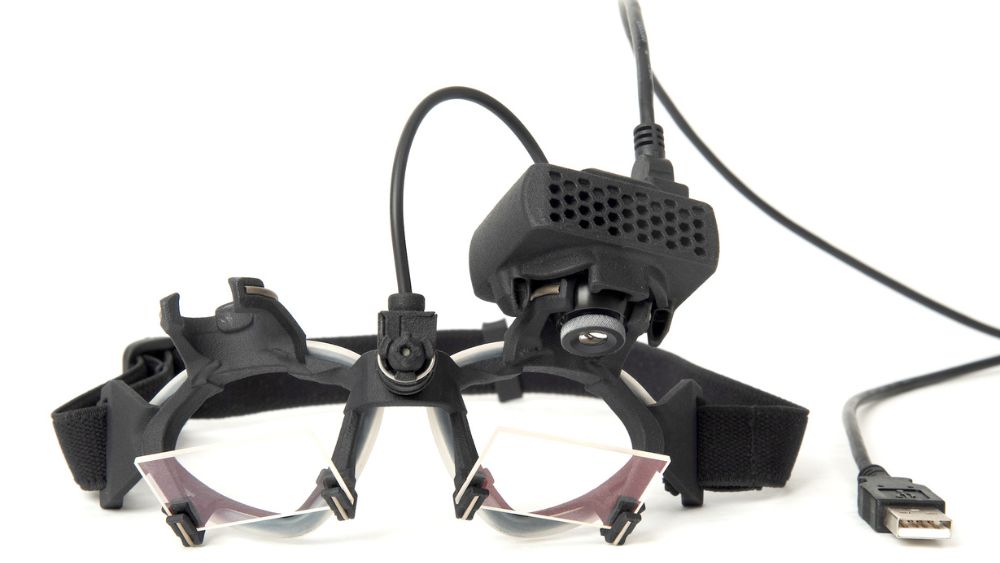 occhiali dotati di telecamera per identificare l'origine delle vertigini