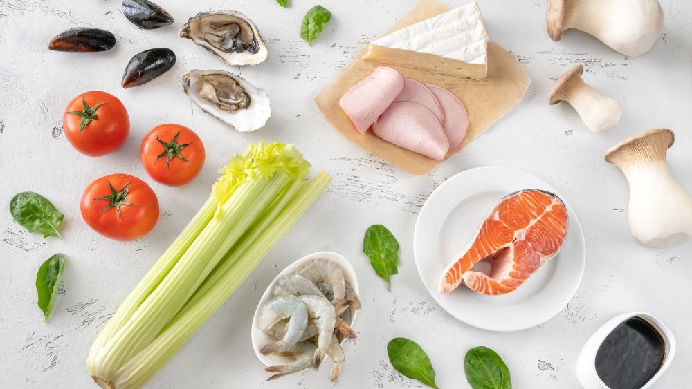 Tavola imbandita di cibo - L’effetto Umami: il gusto che inganna il cervello