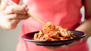 Alimenti fermentati e longevità: cosa ci insegnano Corea e Okinawa?
