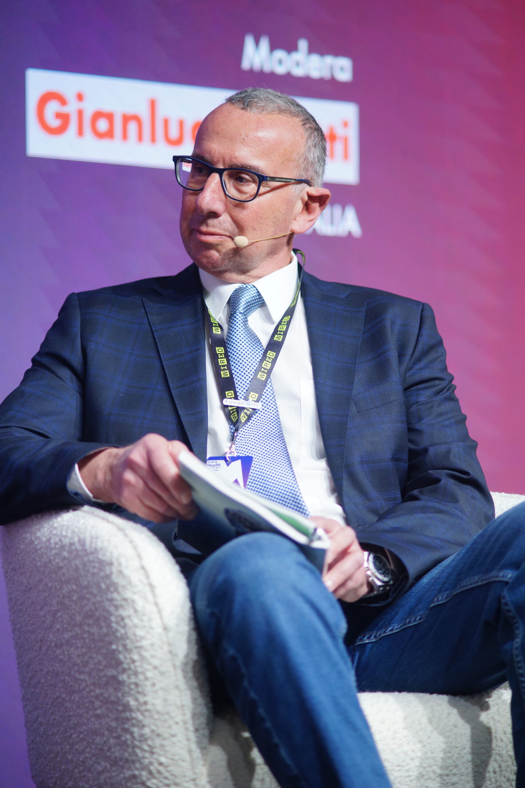 L'immagine raffigura Sergio Carlucci sul palco di Wired Health 2026